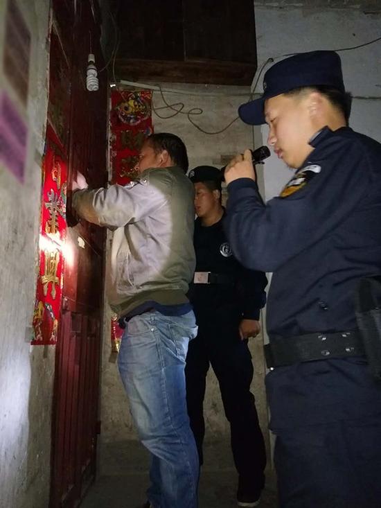 永川粗心妈妈误将幼女锁家中 