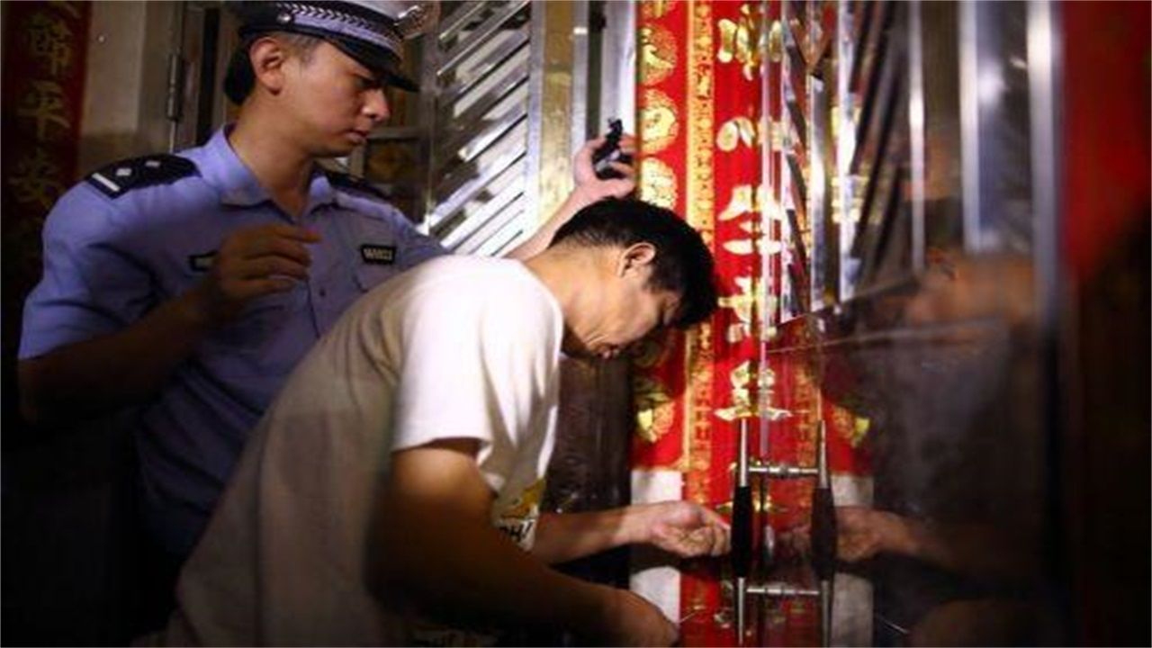 永川请开锁师傅开了锁后，师傅